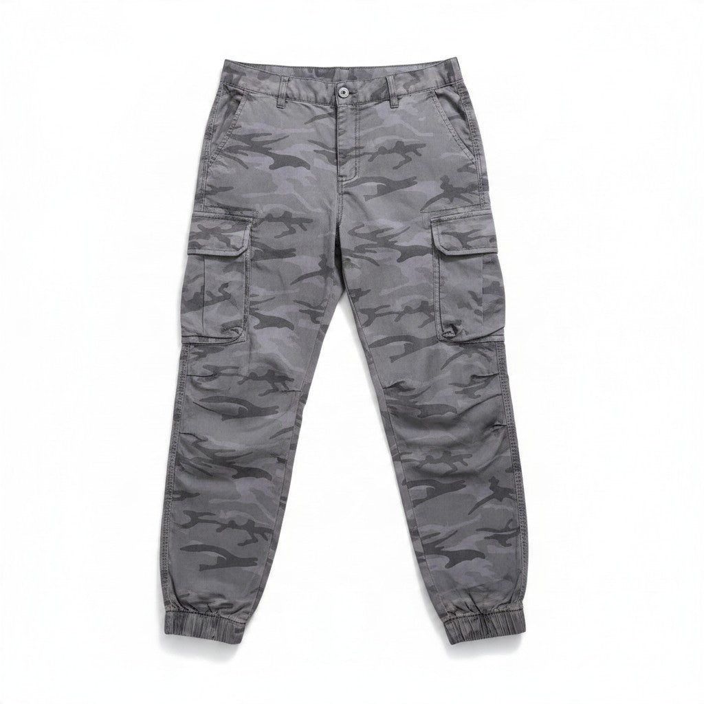 Poolman Cargo Jogger in Anthrazit mit dezentem Camouflage-Muster, Cargotaschen und elastischen Bündchen am Saum