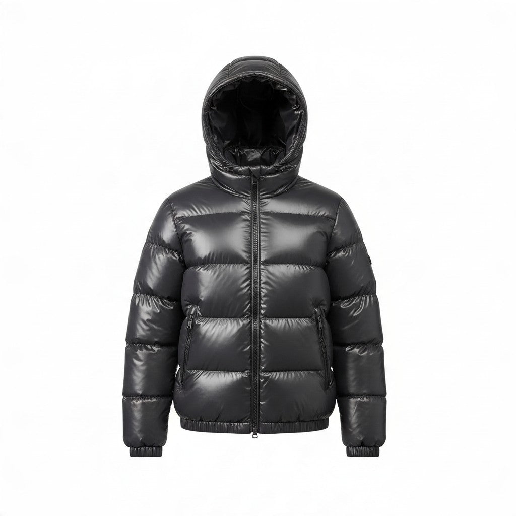 Poolman Glanz-Steppjacke in Schwarz mit Kapuze, breiten Steppkammern und Reißverschlusstaschen für den Alltag.