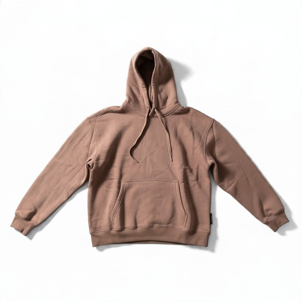 Poolman Oversize-Hoodie in Dunkelbraun mit Kapuze, Kordelzug und Kängurutasche auf weißem Hintergrund