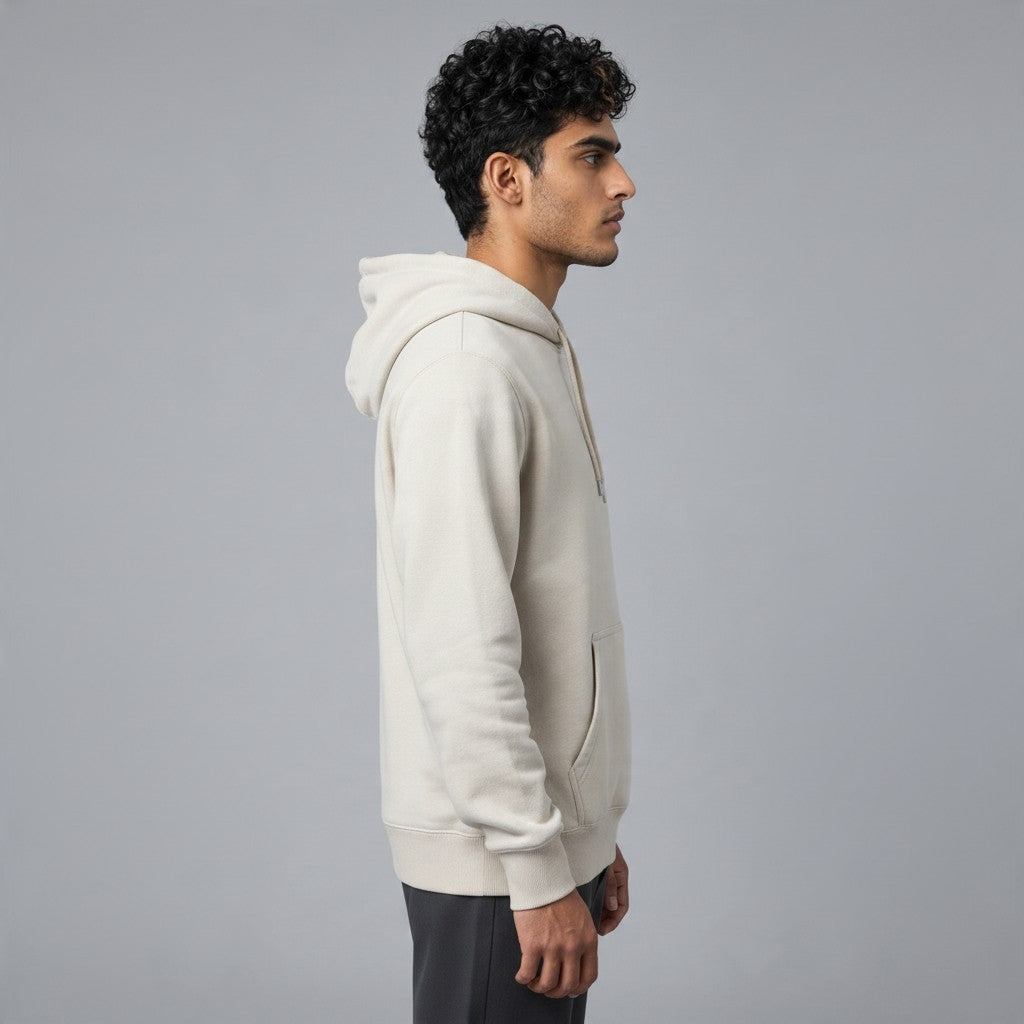 Poolman Oversize-Hoodie in hellem Grau mit Kapuze und Kängurutasche, getragen von einem Mann im Profil.