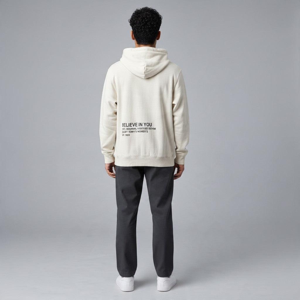 Poolman Oversize-Hoodie in Hellgrau mit Believe in You Rückenprint, getragen von einem Mann von hinten.
