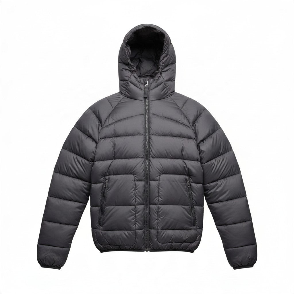 Poolman schwarze Steppjacke mit Kapuze, Reißverschlusstaschen und glänzendem Nylon-Obermaterial für Outdoor-Aktivitäten